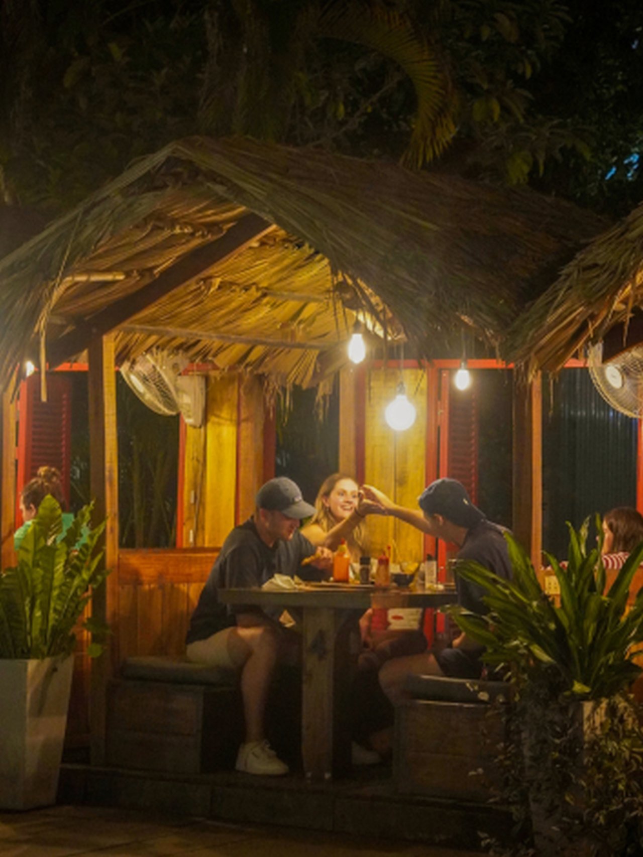 Beer Garden đêm tại Tam Coc