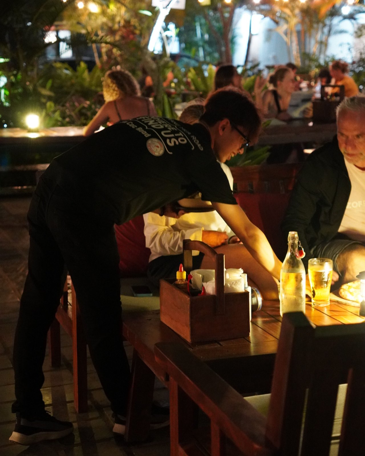 Đồ uống và pizza tại Chookie's Beer Garden