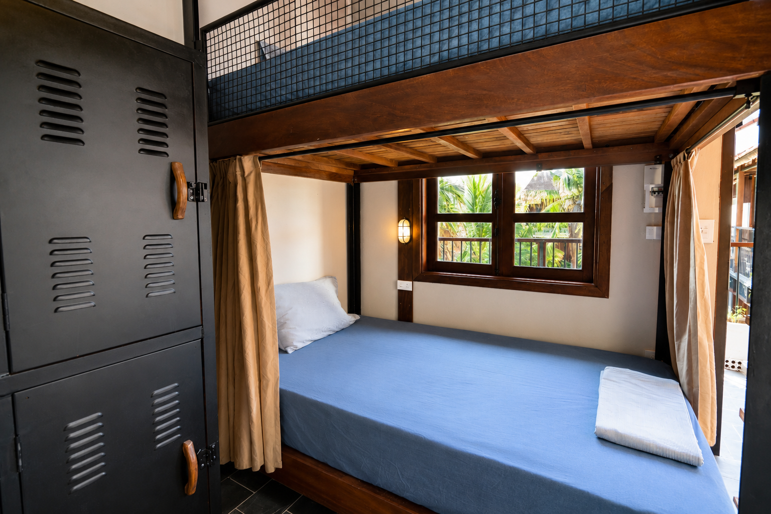 4 Bed Mixed Dorm Ensuite The Laneway Hostel Ninh Binh 3