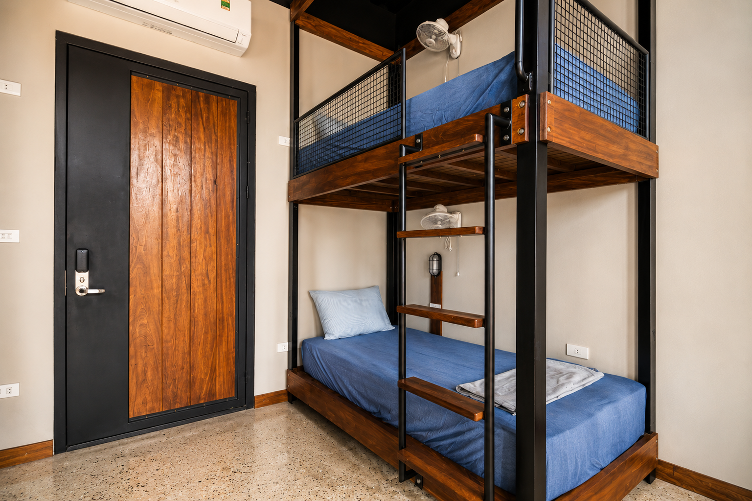 6 Bed Mixed Dorm The Laneway Hostel Ninh Binh 4