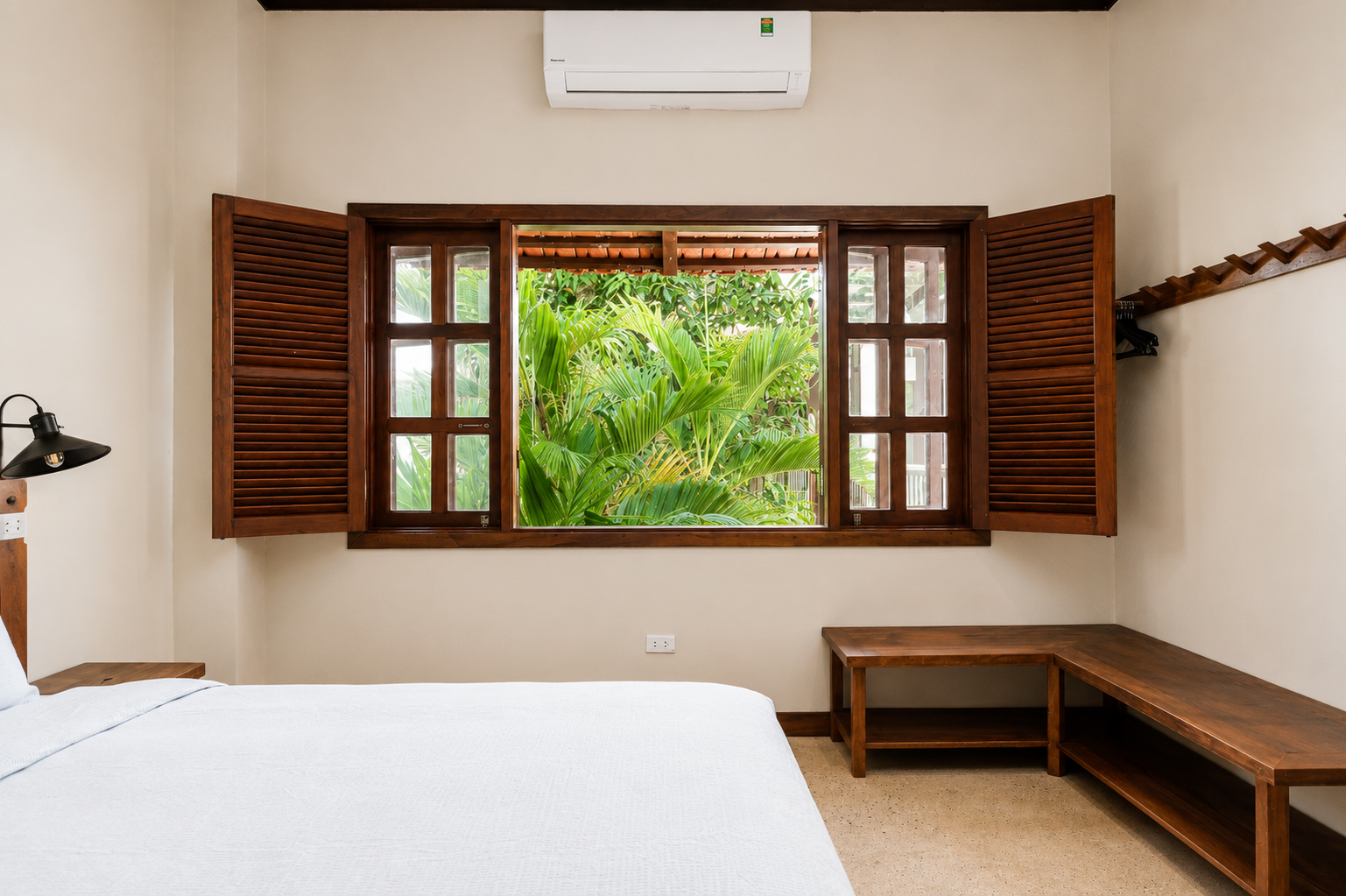 Deluxe Double Bed Private Ensuite The Laneway Hostel Ninh Binh 10