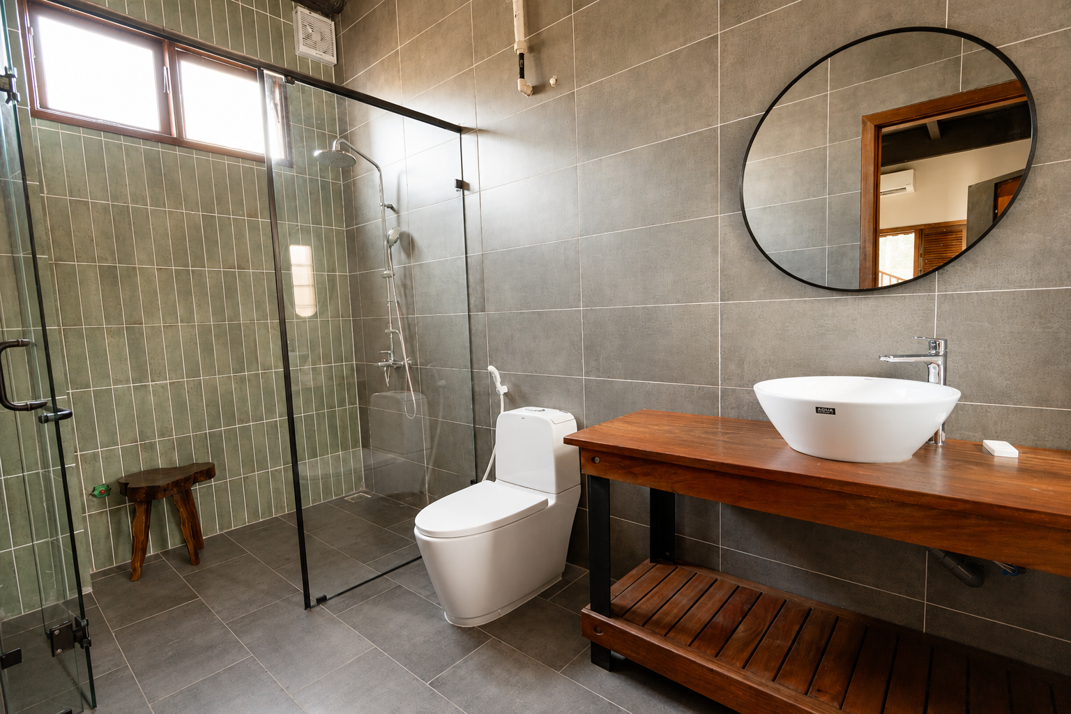 Deluxe Double Bed Private Ensuite The Laneway Hostel Ninh Binh 11