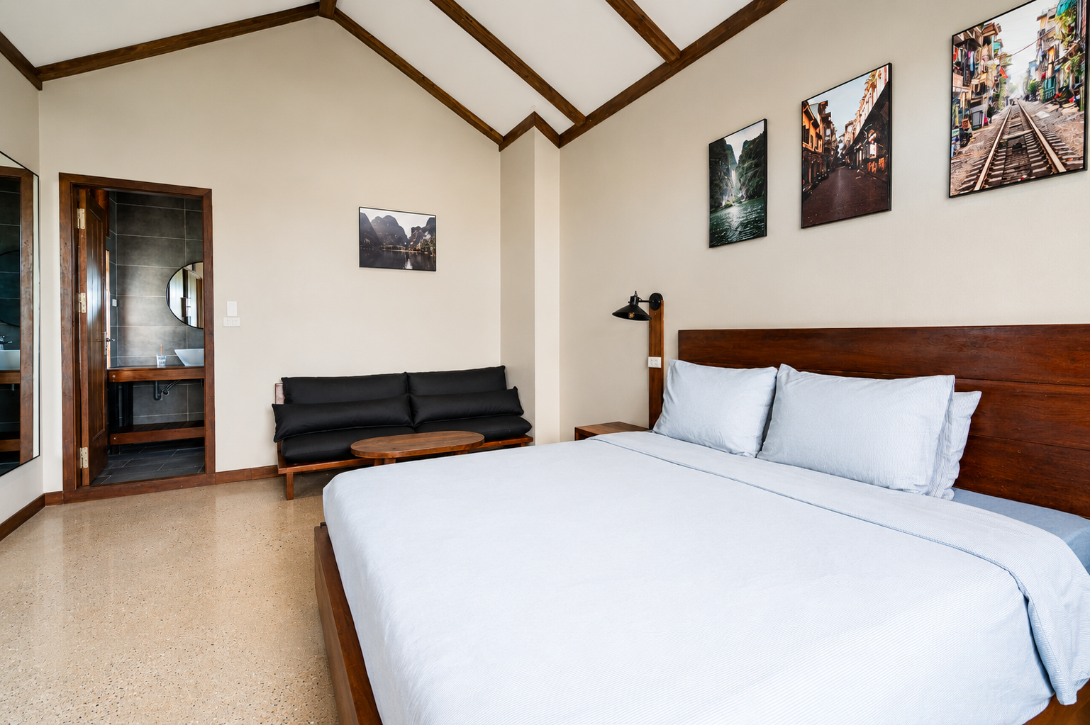 Deluxe Double Bed Private Ensuite The Laneway Hostel Ninh Binh 7