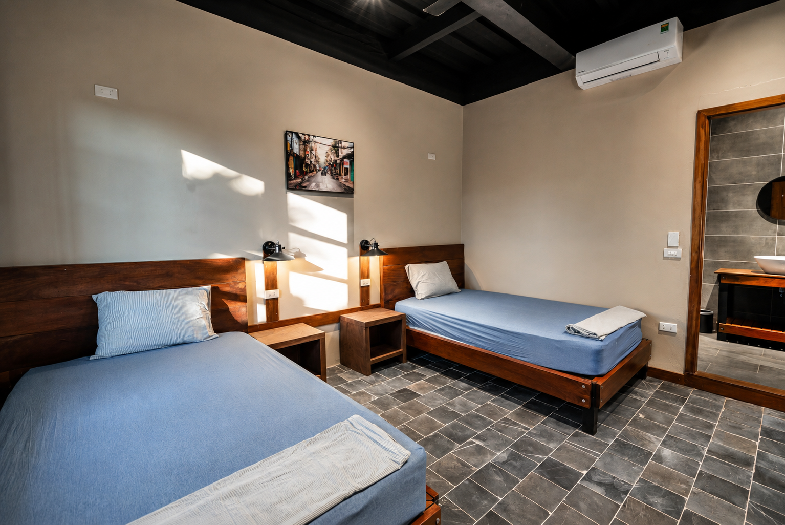 Deluxe Twin Room Private Ensuite The Laneway Hostel Ninh Binh 3